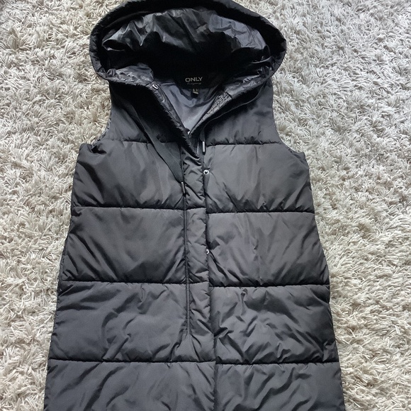 ONLY ONLASTA PUFFER WAISTCOAT - Picture 1 of 10